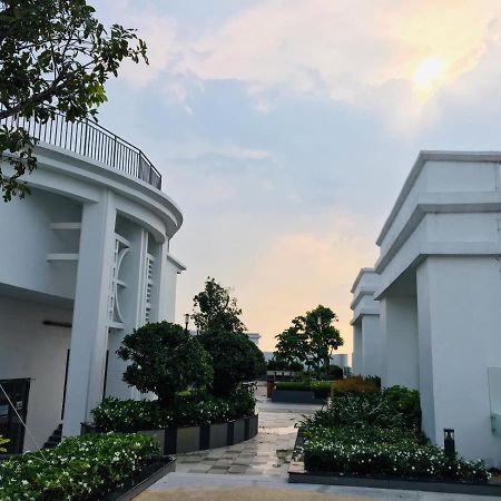 Gold Bee Dormitary Service Apartment Ho Chi Minh City Exterior photo