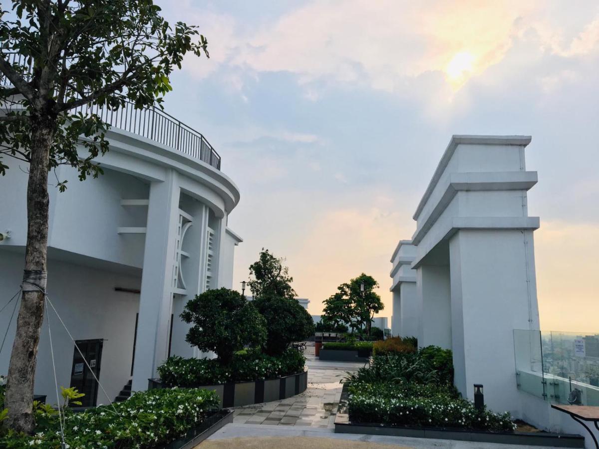 Gold Bee Dormitary Service Apartment Ho Chi Minh City Exterior photo