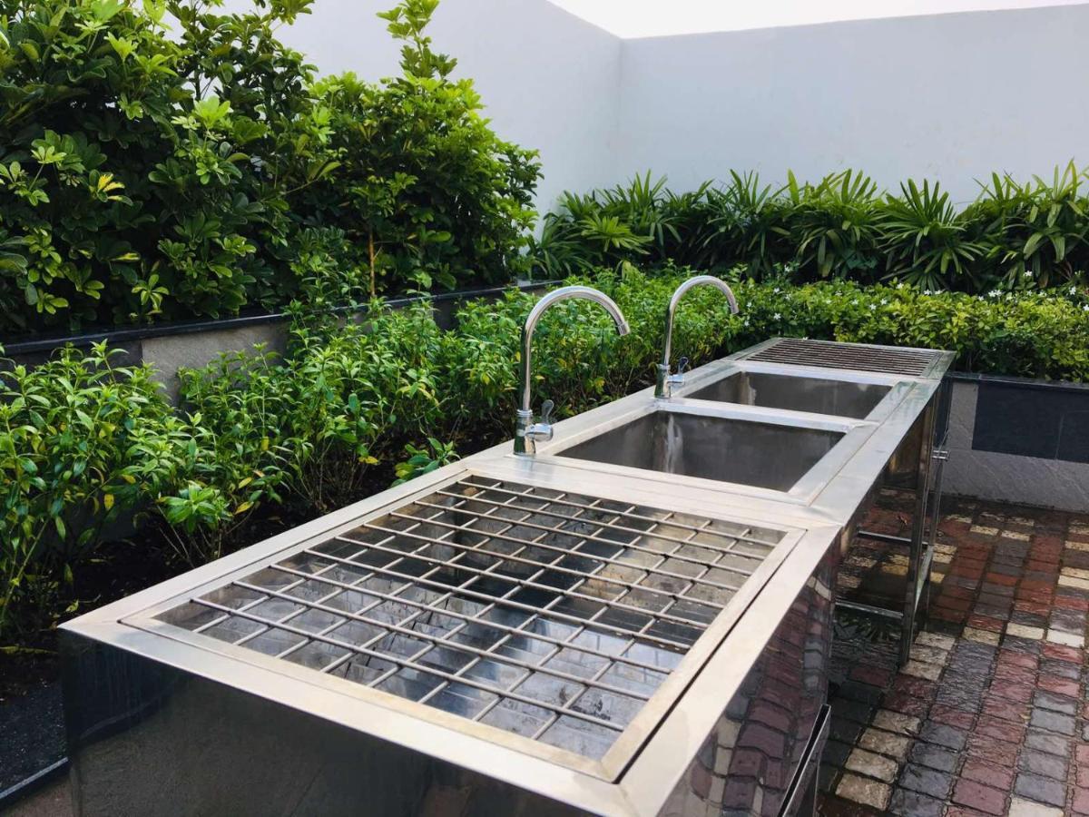 Gold Bee Dormitary Service Apartment Ho Chi Minh City Exterior photo