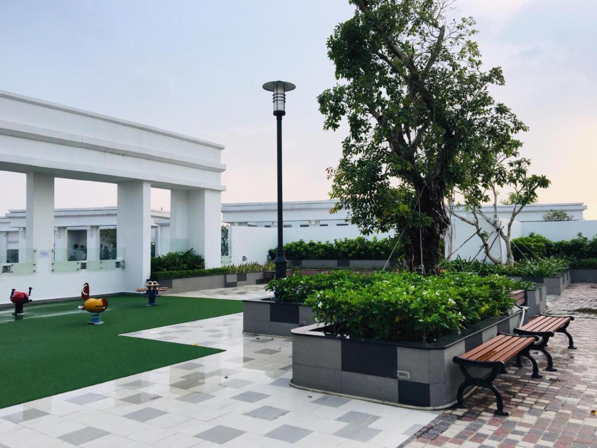 Gold Bee Dormitary Service Apartment Ho Chi Minh City Exterior photo