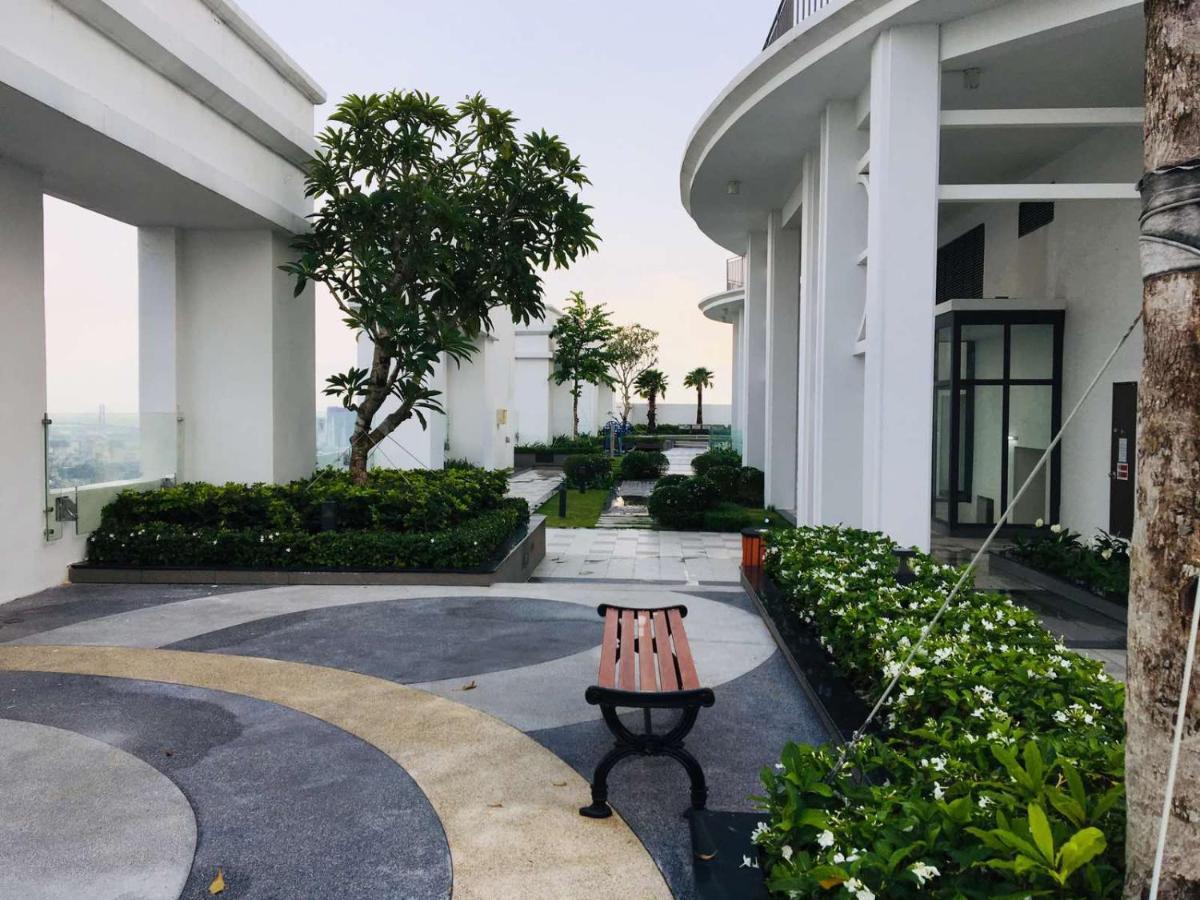 Gold Bee Dormitary Service Apartment Ho Chi Minh City Exterior photo