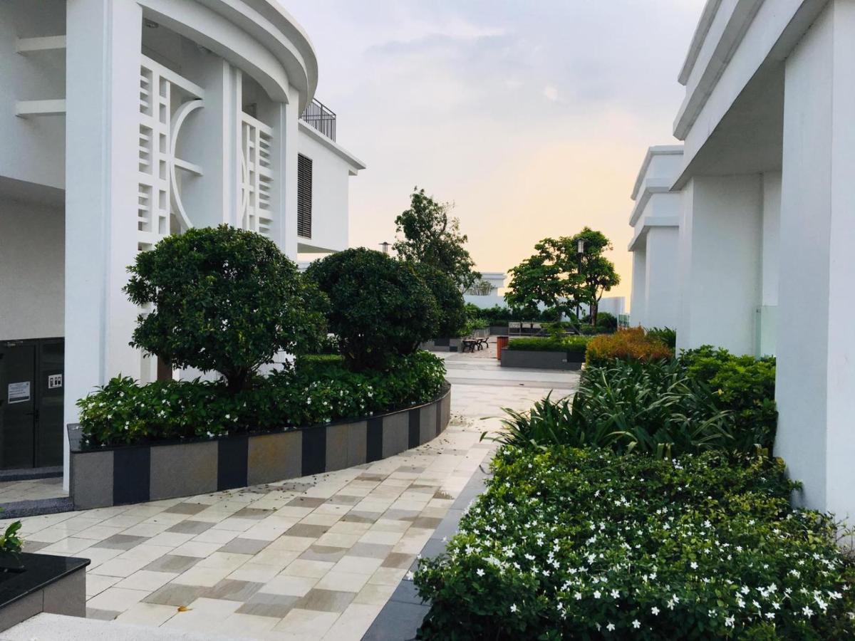 Gold Bee Dormitary Service Apartment Ho Chi Minh City Exterior photo